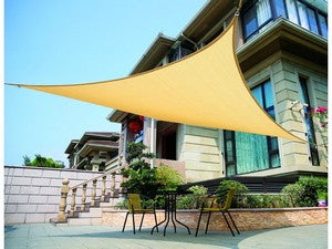 VELA OMBREGGIANTE TRIANGOLARE mt. 5x5 In HDPE, resistente ai raggi UV, completa di corde ed anelli in acciaio per il fissaggio, 185 gr/mq, col. beige