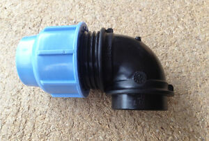 GOMITO 1 D F 32X3/4  PVC